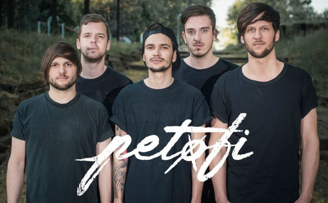 “Végül is mind csak engedélyre várunk, hogy meghaljunk.” - hallgasd meg a PETOFI új kislemezét, debütál az Árnyunk Az Égbolt!