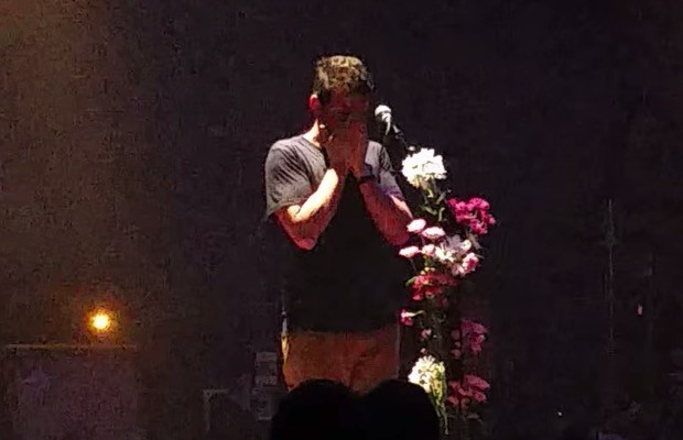 Jesse Lacey elsírta magát a nashville-i Brand New koncerten, és a zenekar végéről beszélt