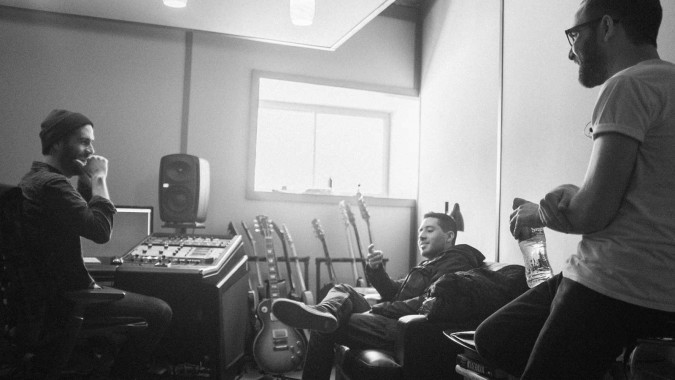 Egy új Moving Mountains szám érkezett - split bejelentés a Prawn oldalán