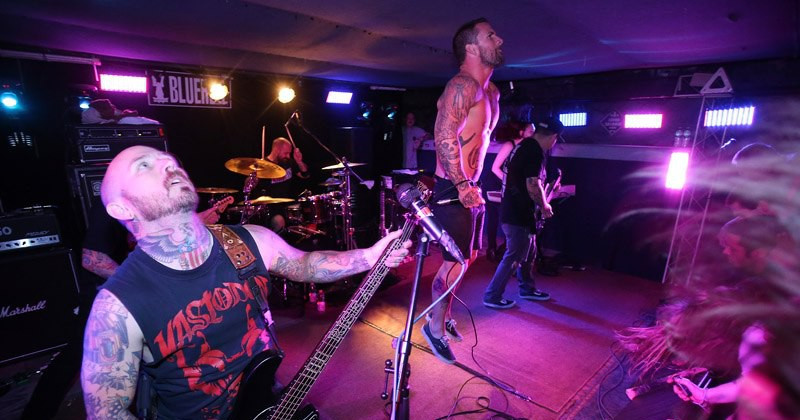 A Bleeding Through segélykoncertet játszik a The Ghost Inside-nak