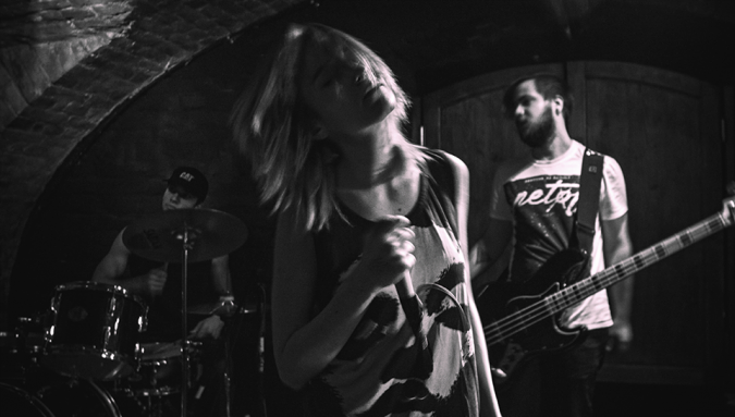 "Ezek az átlagember életről való gondolatai nem túl pozitív szemszögből tekintve" - hallgasd meg a Mirror Twin bemutatkozó kislemezét!