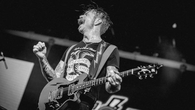 Leharapták egy rajongó fülét a torontói Eagles of Death Metal-koncerten