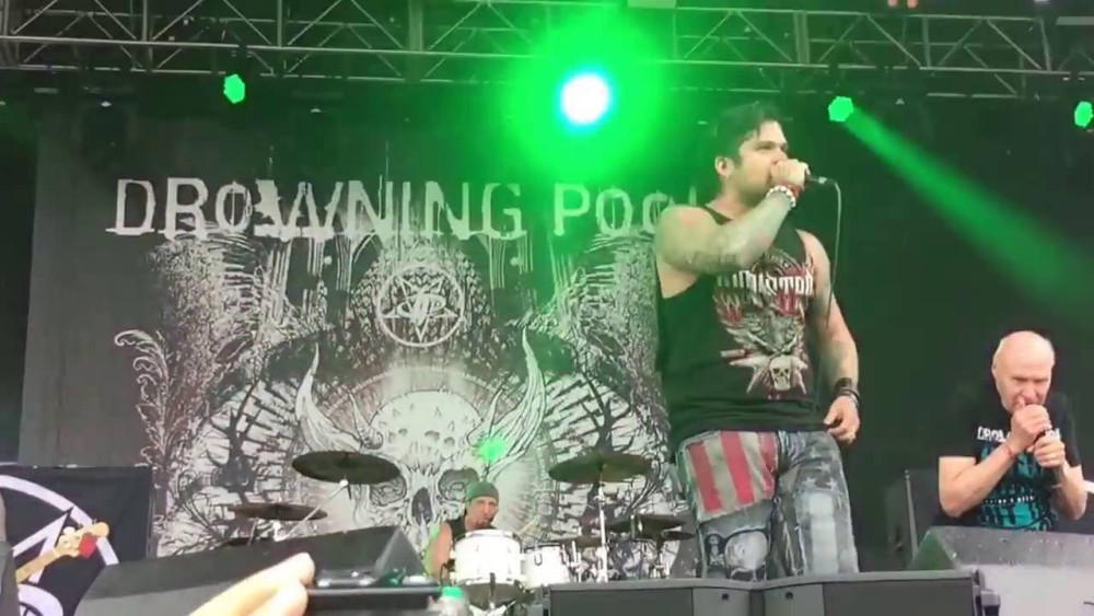Videó: Így zúzott a 82 éves Drowning Pool-rajongó bácsi a zenekarral a Chicago Open Air fesztiválon