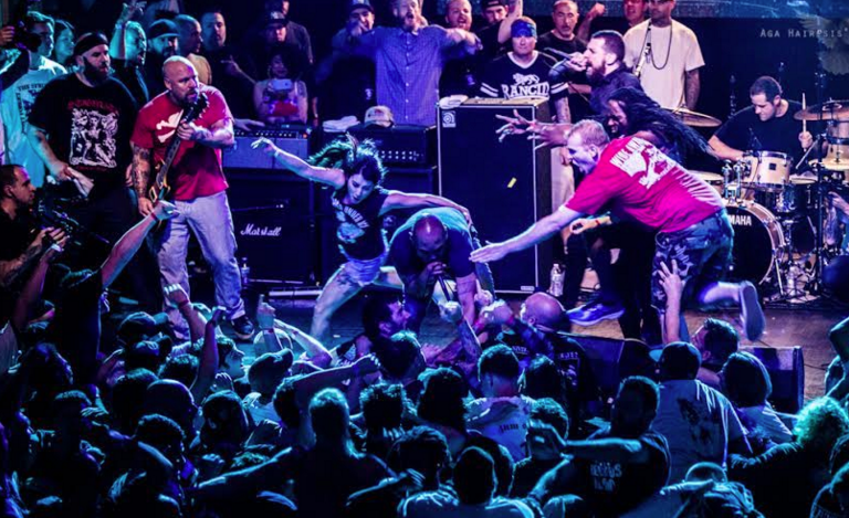 Tizenöt év után új anyaggal jelentkezett a Burn