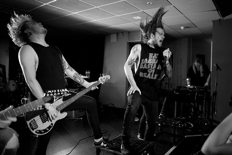 Kistermes bulival tér vissza Budapestre a While She Sleeps