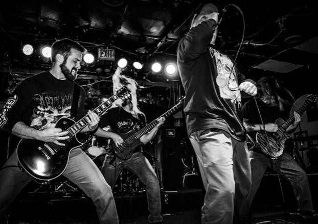 Letaglóz az Earth Crisis énekesének bandája