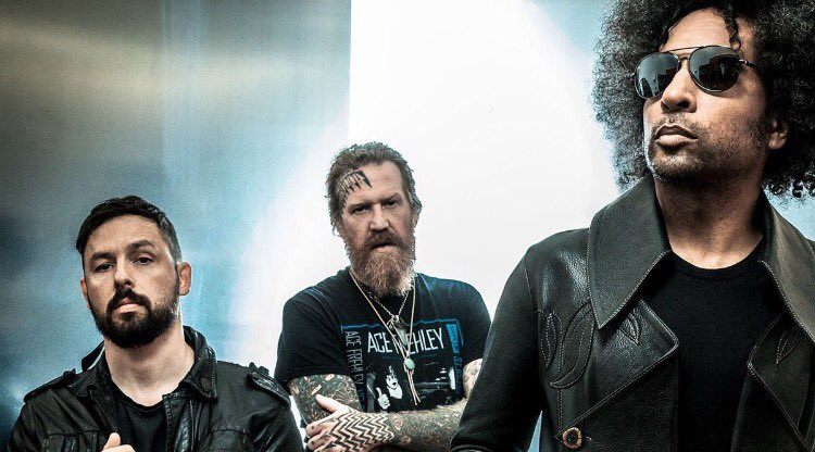 Nézd meg a Giraffe Tongue Orchestra első videóját!