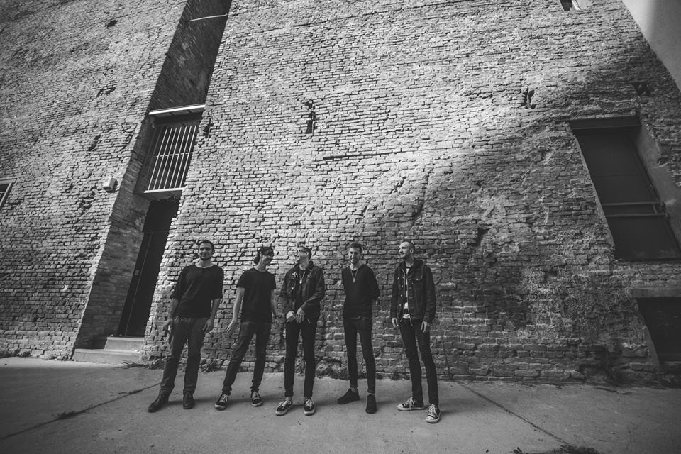 A zenekar zűrös korszakát eleveníti fel az új The Southern Oracle-szám