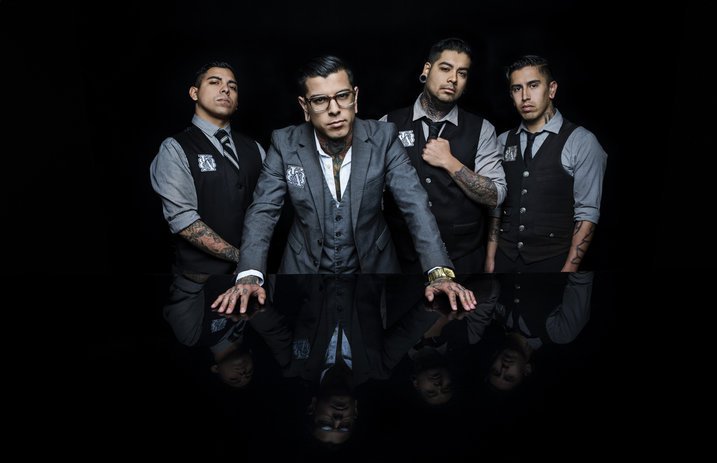 upon_a_burning_body_-_2015_717-4631