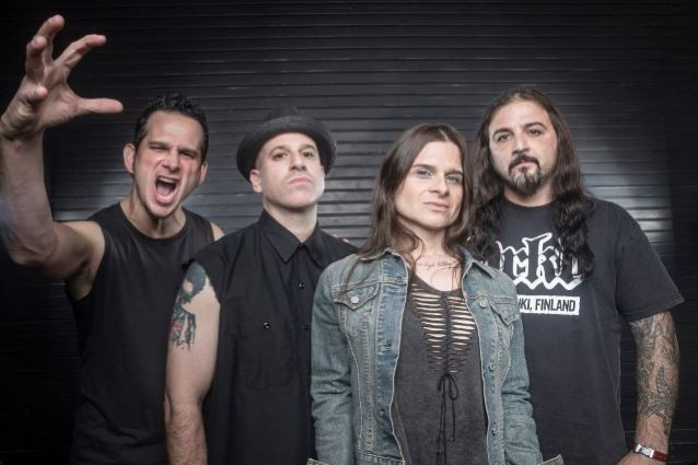 Akarsz hallani másfél percnyi új zenét a Life of Agony-tól?