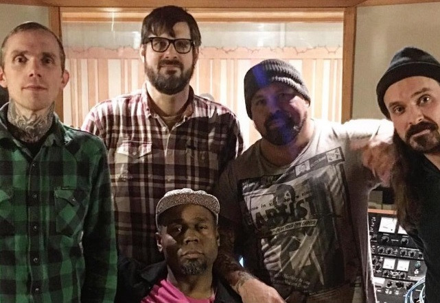 A Converge énkese, Jacob Bannon vendégeskedik a Burn új albumán