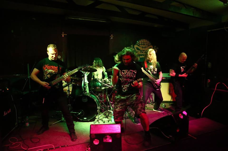 Új számokkal vezeti fel negyedik nagylemezét a Gutted