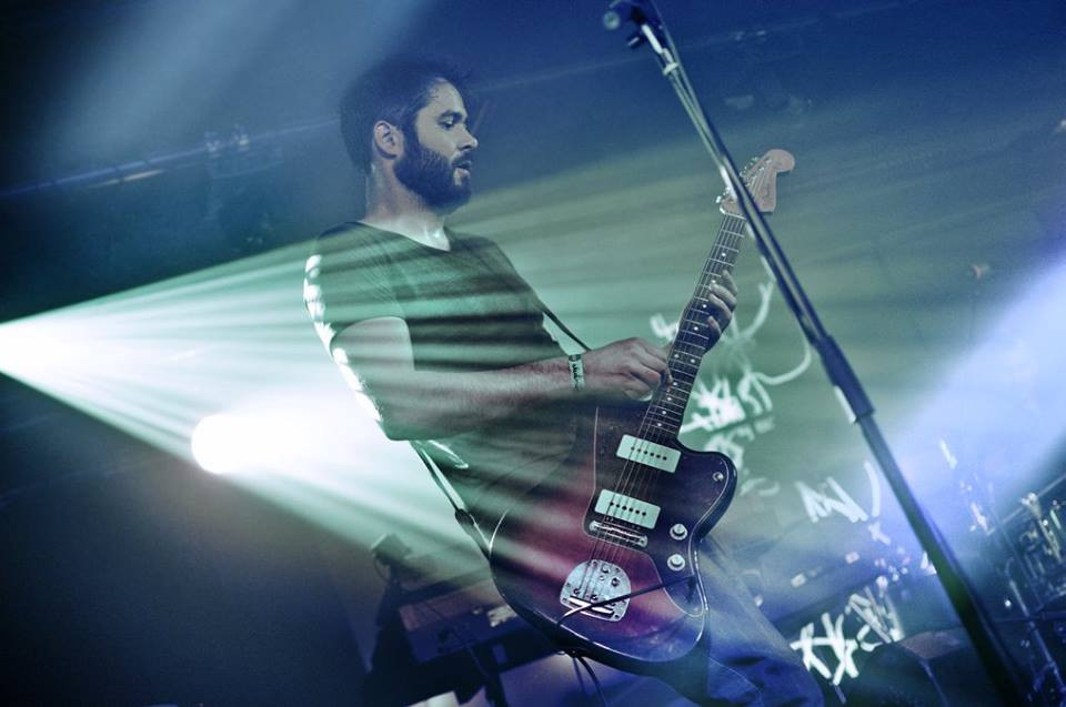 Lebegős, kísérletezős dallal indul az Óriás új fejezete