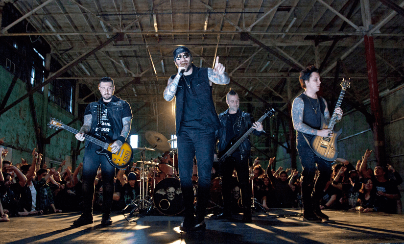 Zsúfolt hangárban bulizik új klipjében az Avenged Sevenfold