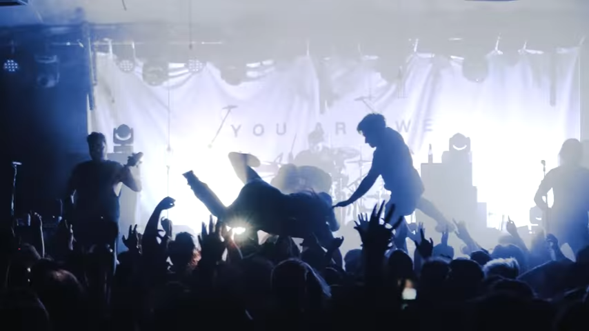 Ütős turnéklippel jelentkezett a While She Sleeps