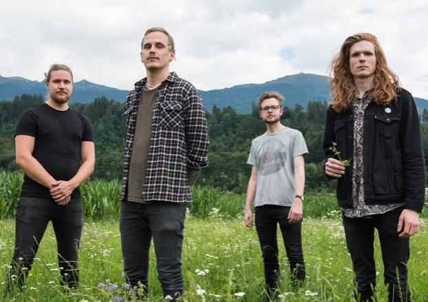 Egy furcsa reggelit örökít meg a God Mother új klipje