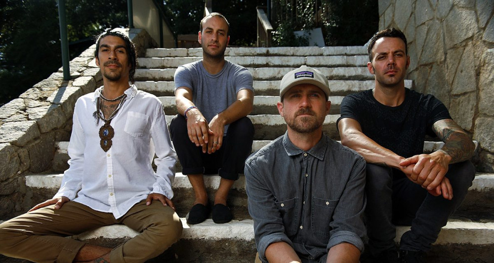 A Billboard 200 lista első helyén nyitott a Brand New új lemeze