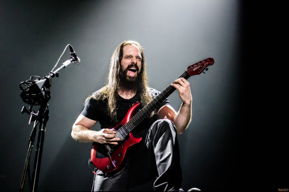 Nyolchúros gitár is lehet a Dream Theater következő lemezén