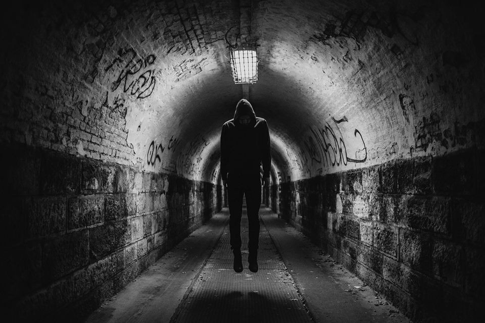 Fojtogató sötétség - megjött a Grimcity új száma