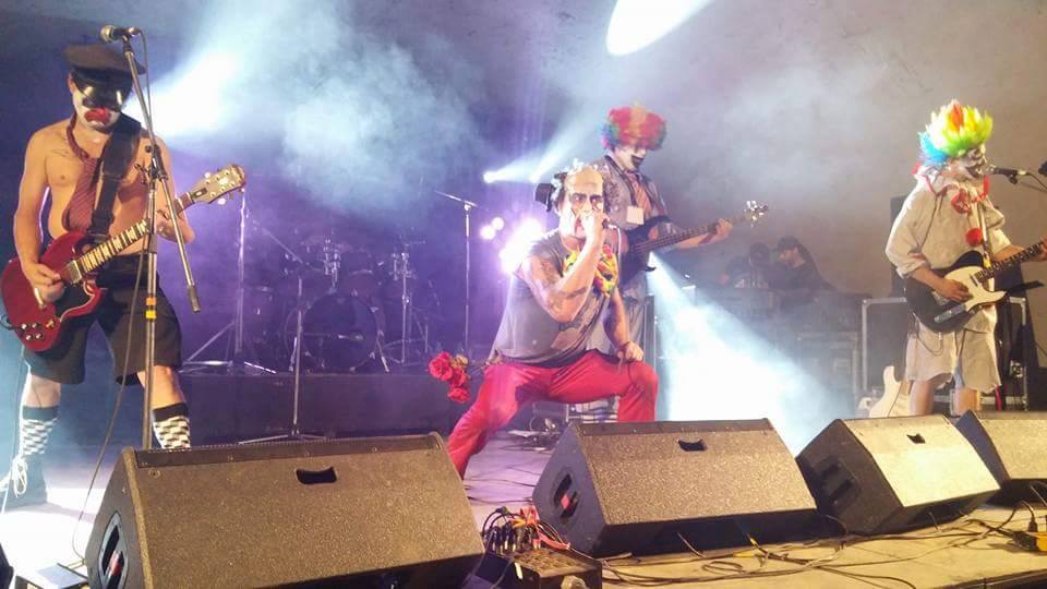 Letartóztatták a bohócjelmezes Iron Maiden tribute énekesét, mert 7 millió dollár értékű kábítószert próbált meg becsempészni Japánba