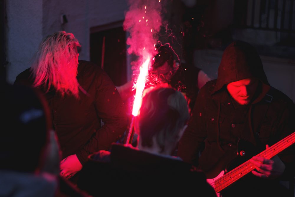 Új klipet mutatott a New Friend Request