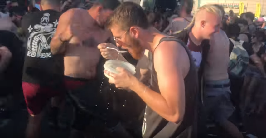 Az ember, aki egy tál müzlit evett a Chelsea Grin pitjében