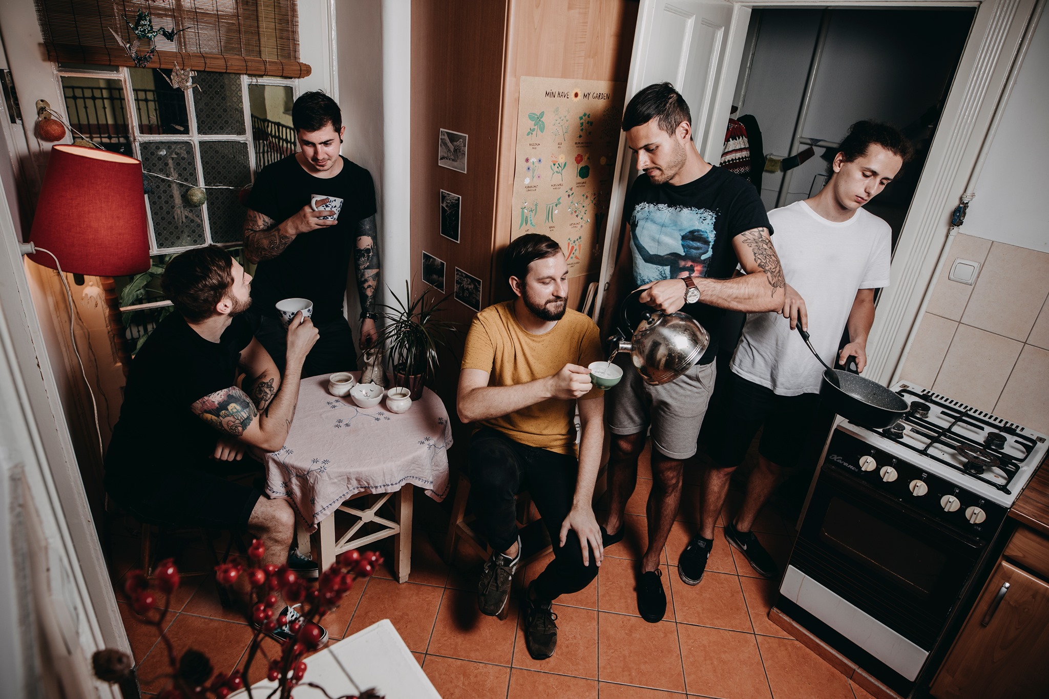 Átütő dallal vezeti fel közelgő kislemezét az Anchorless Bodies