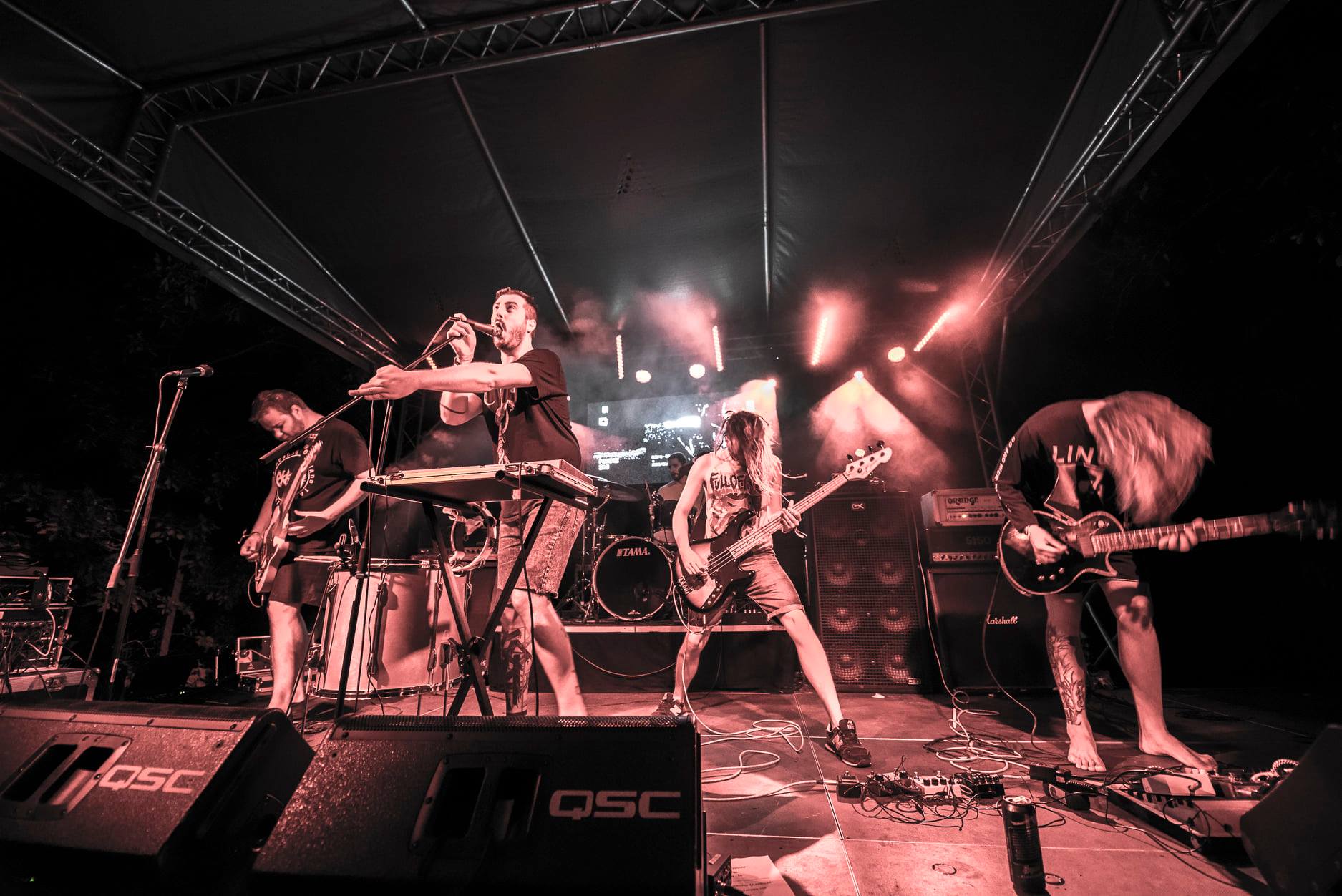 Nyomasztó kislemezt és klipet adott ki az Oaken