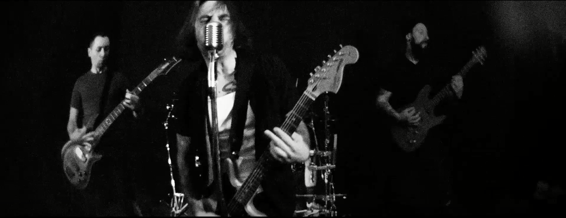 A gátlástalan csürhe csak dőzsöl tovább - Godgiven-dalpremier