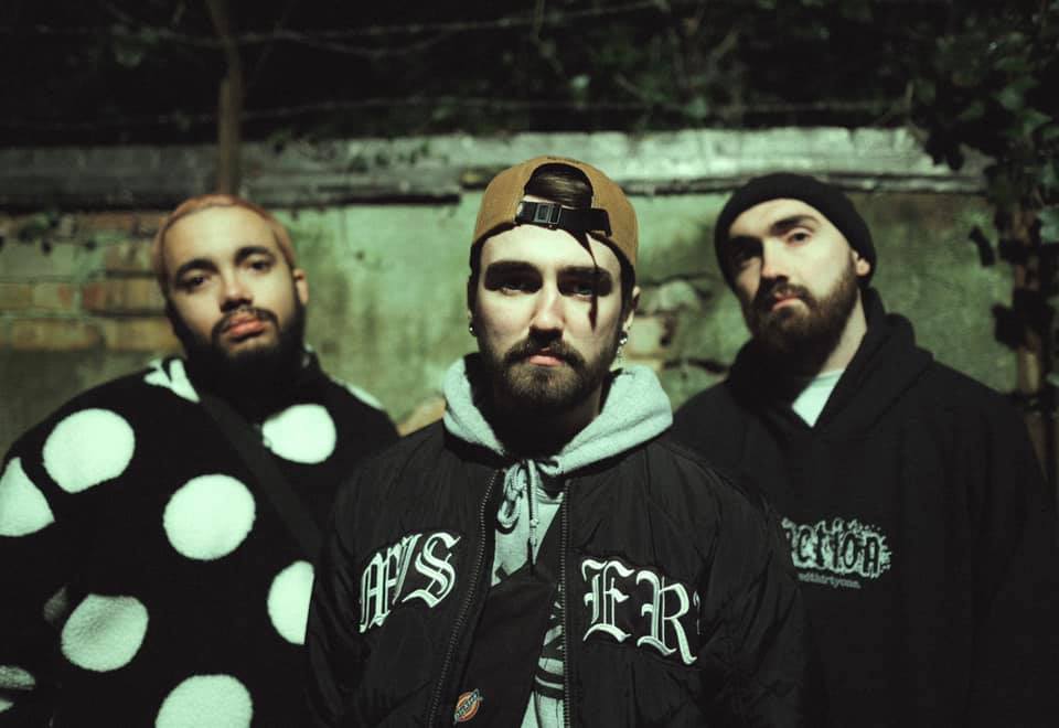 A BMTH frontembere ordibál a Lotus Eater új dalában