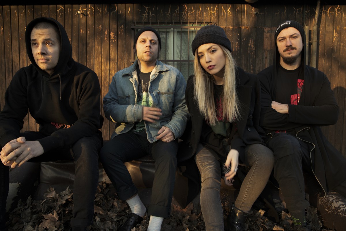 Under the Surface: új dalt adott ki a Sonya