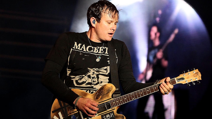Tom DeLonge szerint a gyors punk rock gitározáshoz rendszeresen tutujgatni kell a jancsit