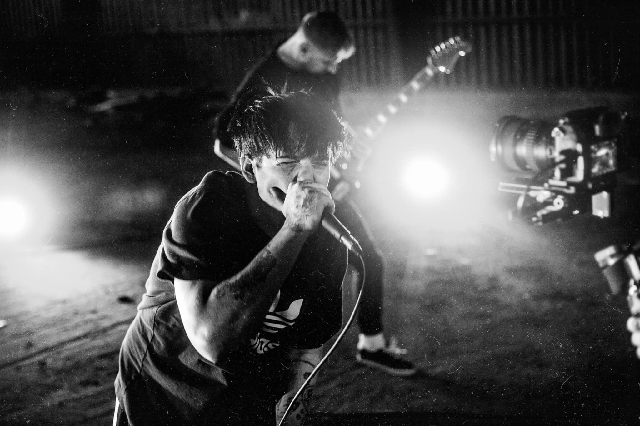 Veszett erős dühöscore-dallal debütált a Wires