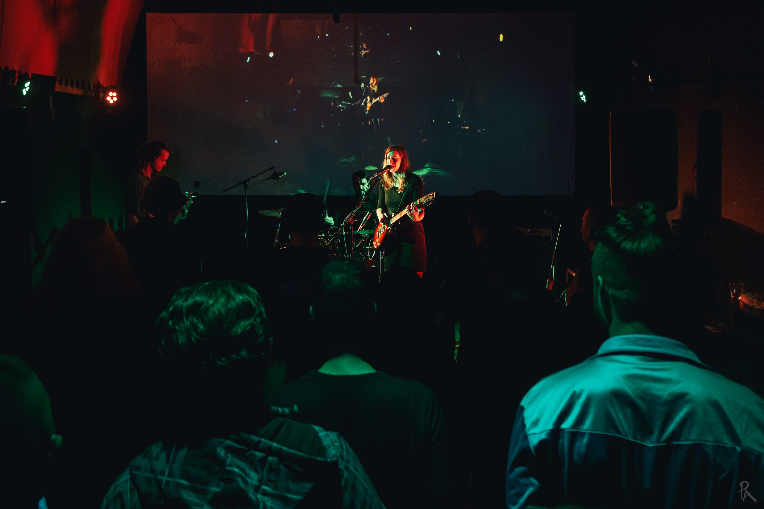 Fimm: debütál az EndrE új dalszöveges koncertvideója