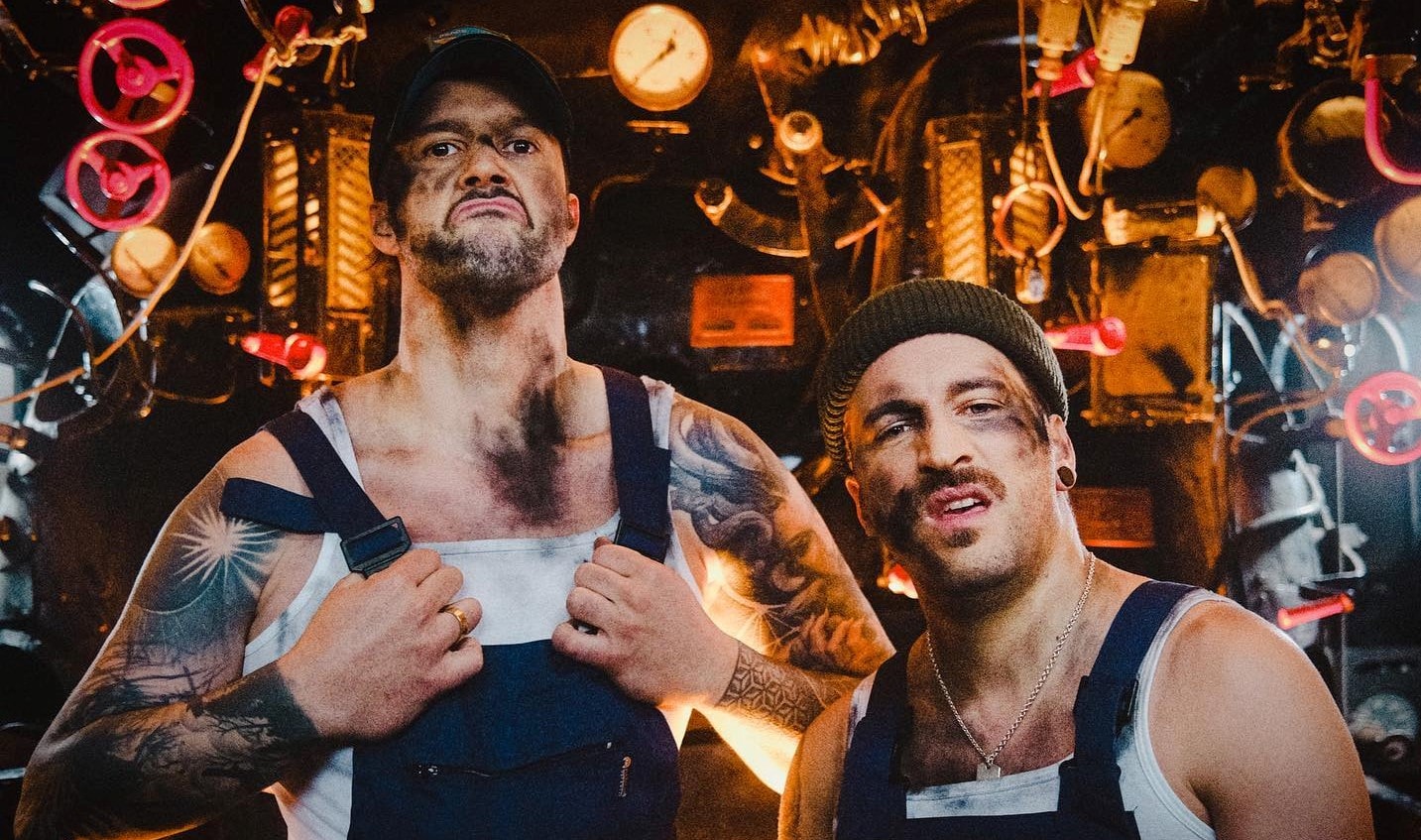 Jegyeket, bérleteket, nyalókákat kérjük felmutatni! - Itt az Eletric Callboy legújabb klipje