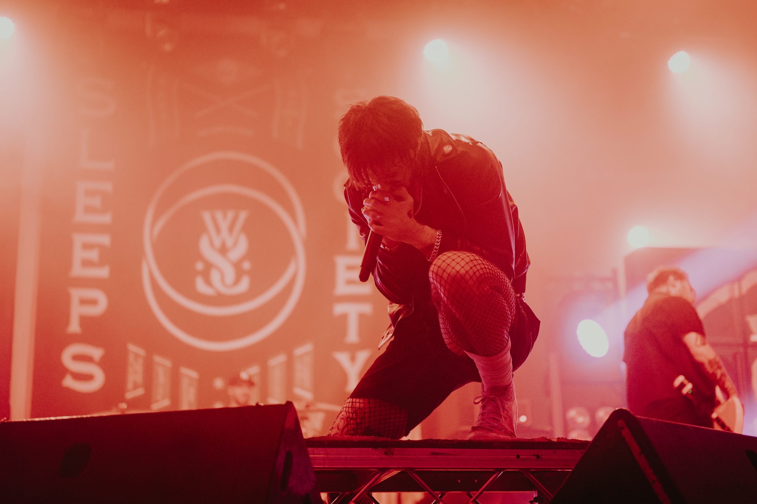 Slágercore-dömping az elfogadás és a mentálhigiéné jegyében