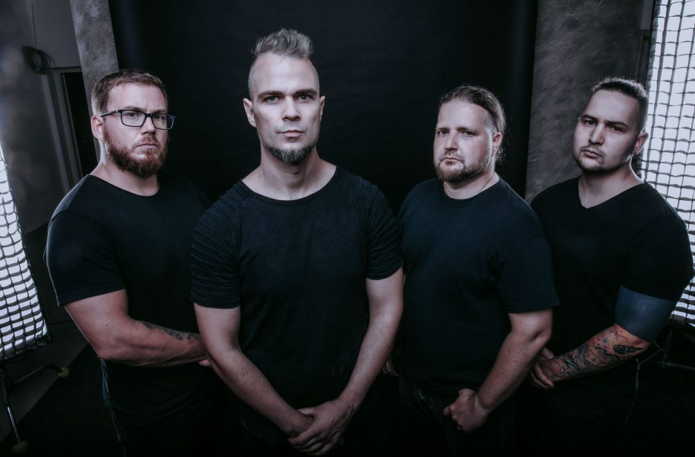 A Dystopiának még a magyar nyelvű durvulás is jól áll