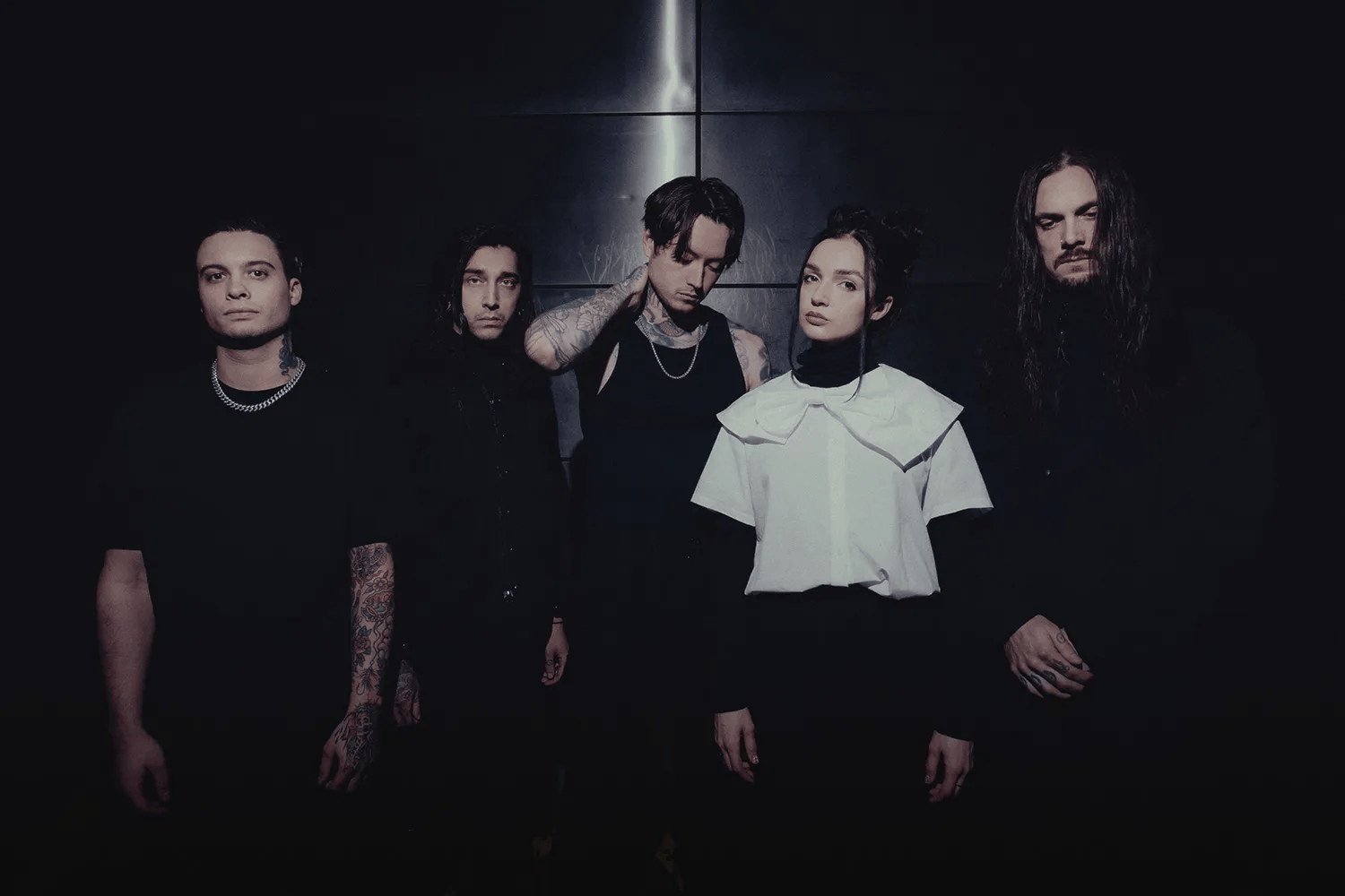 Öntudatra ébredt, őrjöngő MI-ről szól a Bad Omens és Poppy közös dala