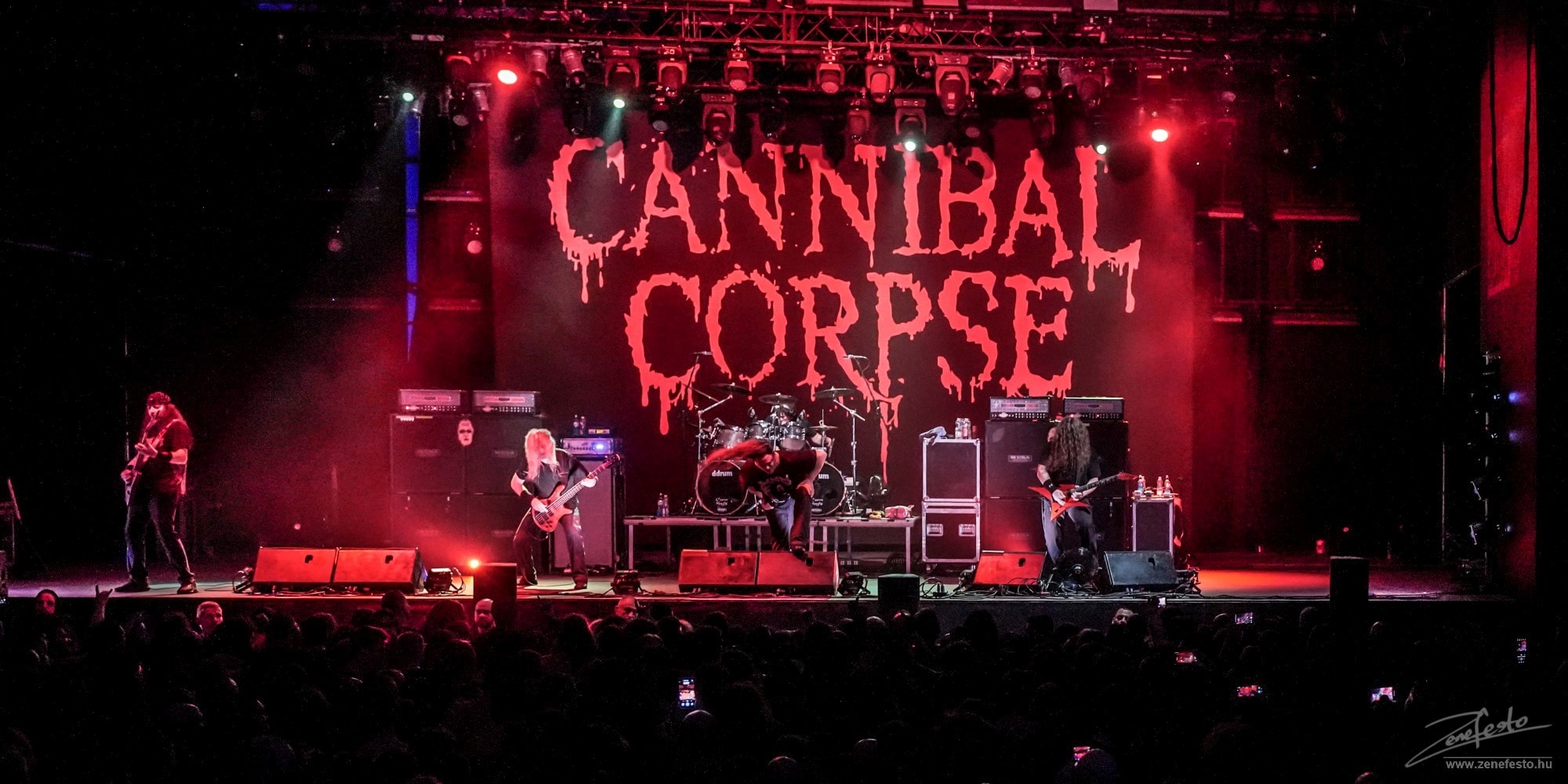 Októberben Cannibal Corpse a Barba Negrában