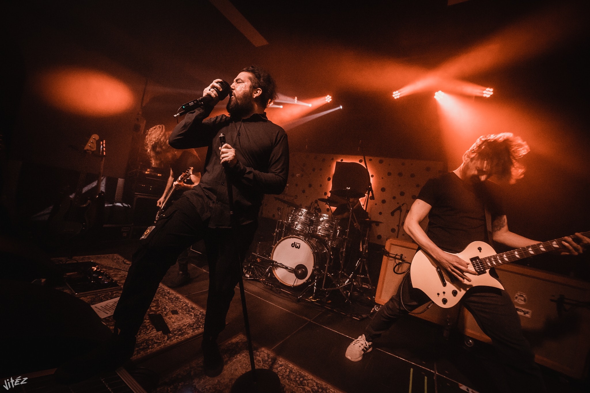 Az idő múlásának súlyát önti groove metalba a Darkmess új száma, a Khronos