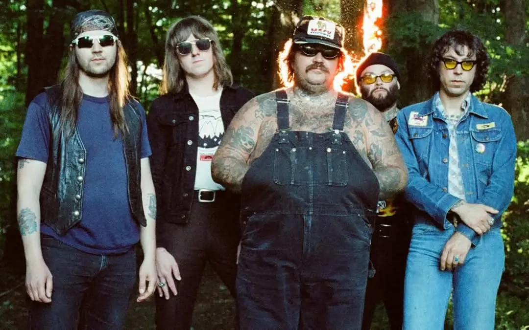 Az Alexisonfire gitárosa is benne van A mackó sztárjának újonnan alakult hardcore-bandájában