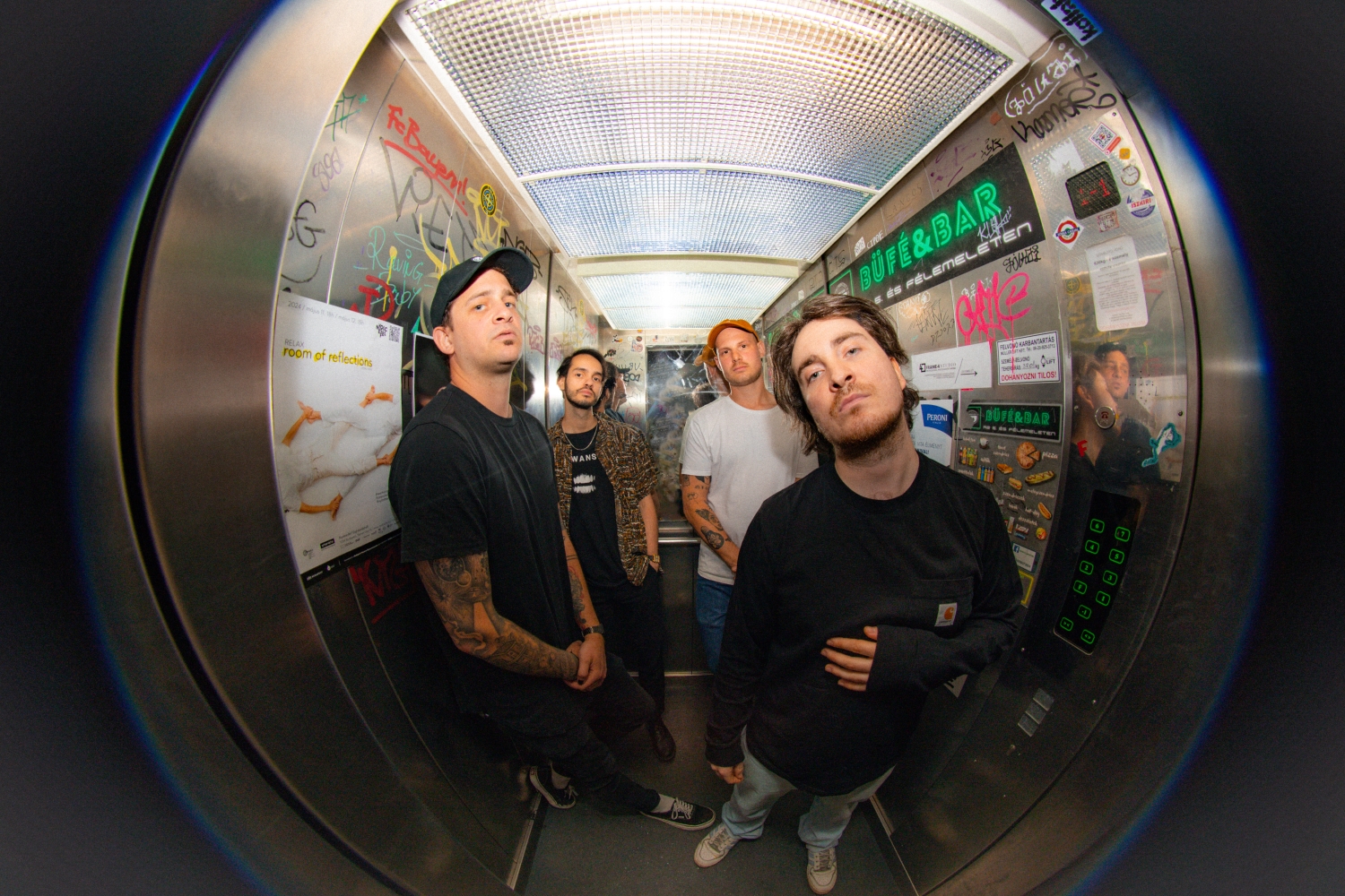 Hazaérsz, két gondolat se bánt már - Premieren a Sharin' első magyar nyelvű kislemeze