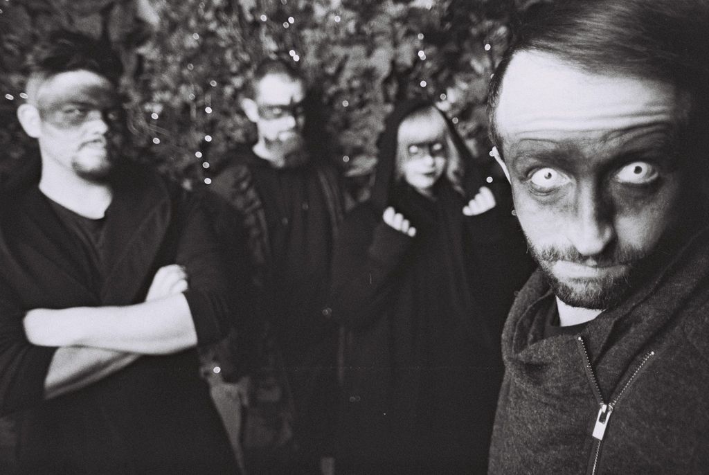 Pillanatok töredezett, nyers és nosztalgikus lenyomata - Auraleak-klippremier